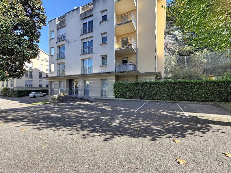 Appartement - 79 m² - 3 pièces
