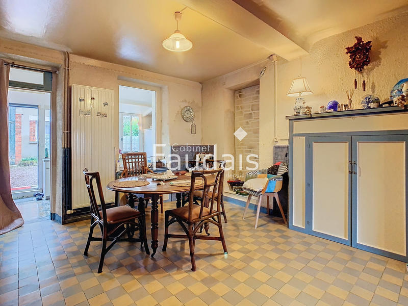 Maison - 248 m² - 10 pièces