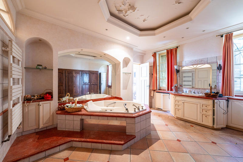 Villa - 514 m² - 14 pièces