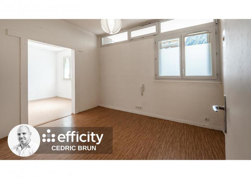 Local d'activité / Entrepôt - 68 m² - 4 pièces