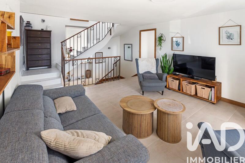 Maison - 249 m² - 8 pièces