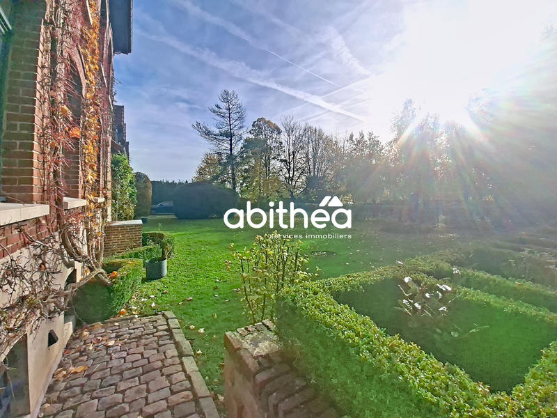 Propriété - 327 m² - 9 pièces