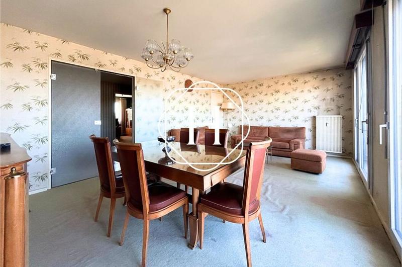 Appartement - 100 m² - 5 pièces