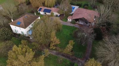 Maison en pierre - 325 m² - 8 pièces