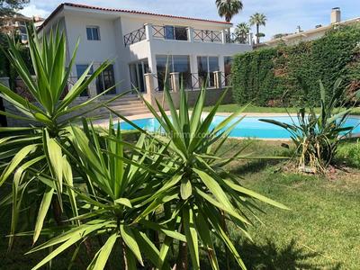 Maison - 320 m² - 7 pièces