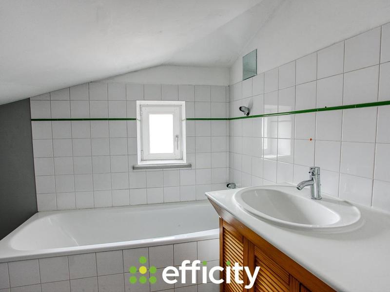 Maison - 300 m² - 20 pièces