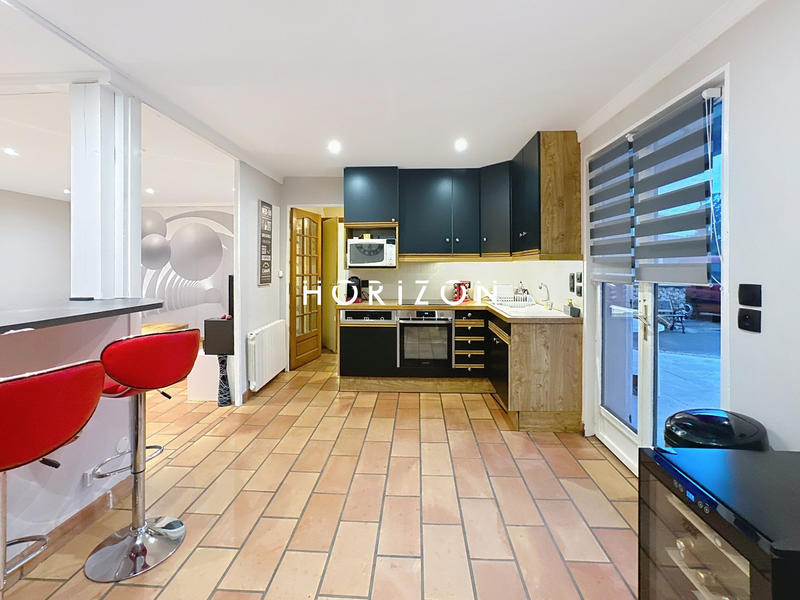 Villa - 180 m² - 8 pièces