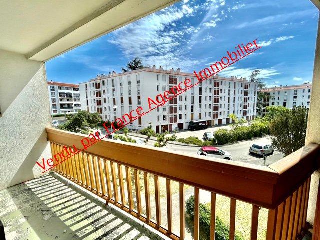 Appartement ancien - 90 m² - 5 pièces