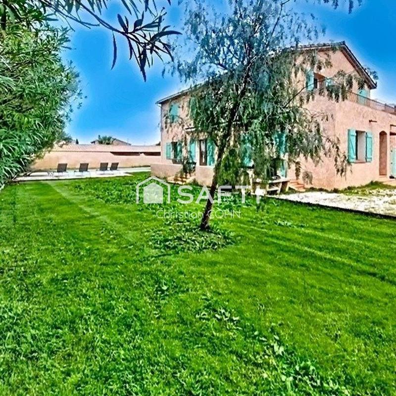 Maison - 239 m² - 8 pièces