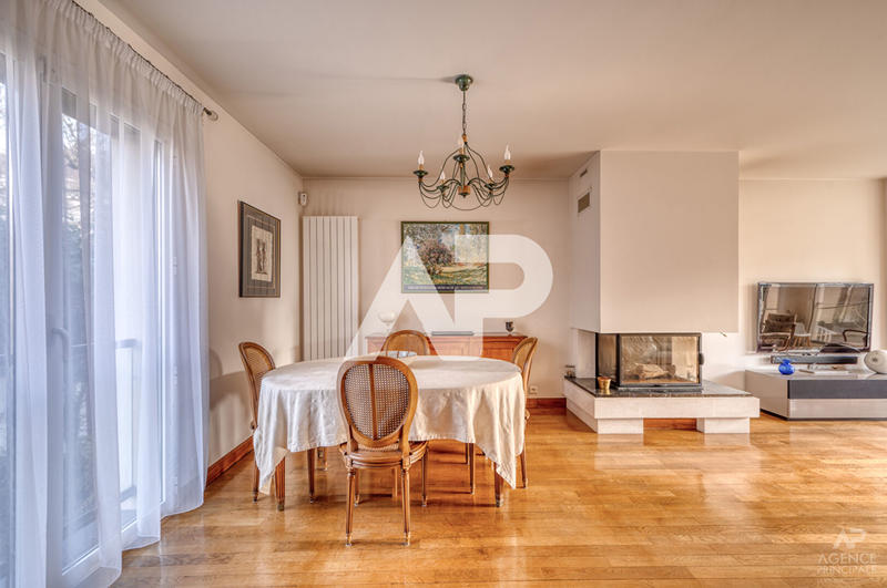 Maison - 179 m² - 7 pièces