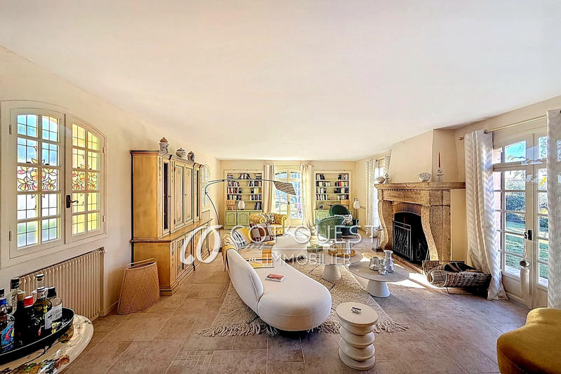 Maison - 305 m² - 7 pièces