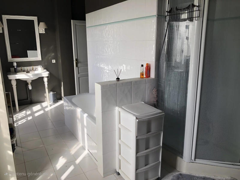 Maison - 243 m² - 9 pièces