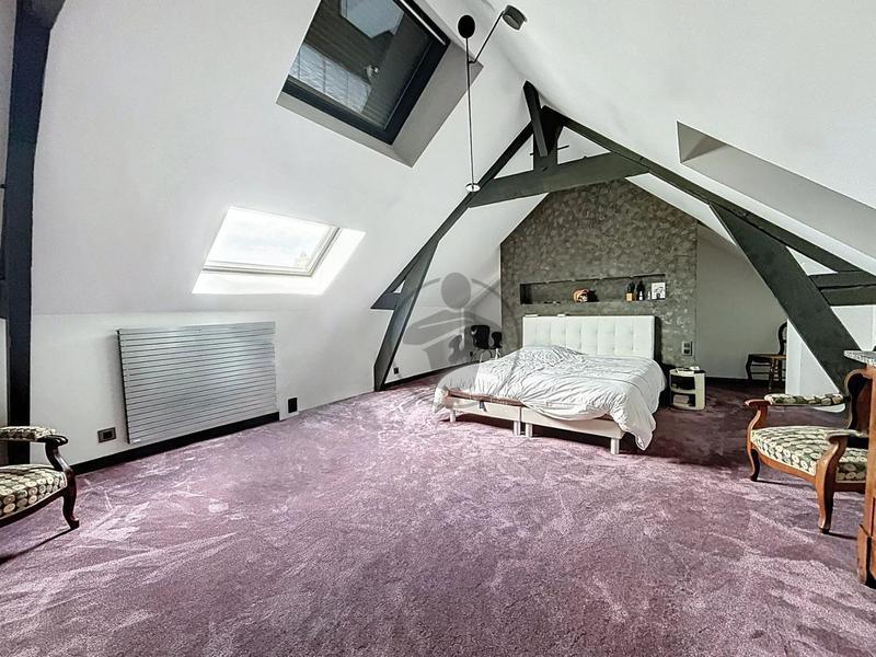 Maison - 328 m² - 8 pièces