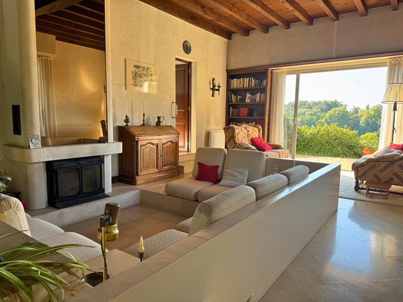 Maison - 260 m² - 8 pièces