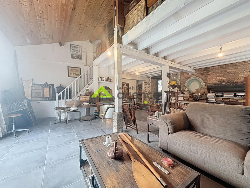 Maison - 230 m² - 7 pièces