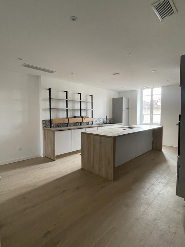 Appartement - 112 m² - 7 pièces