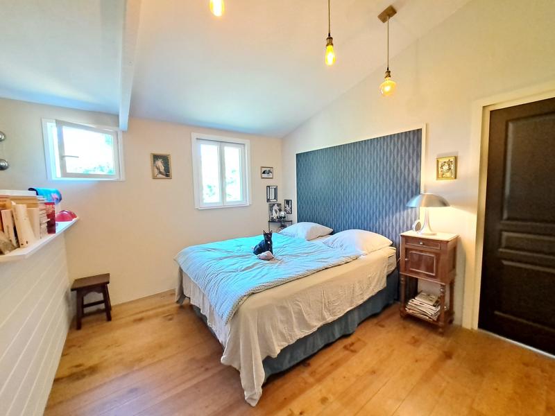 Maison - 397 m² - 16 pièces