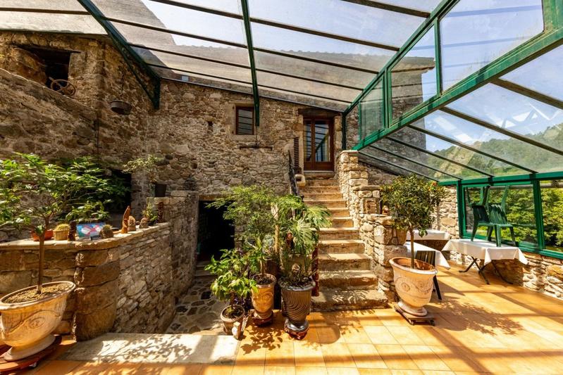 Maison - 459 m² - 10 pièces