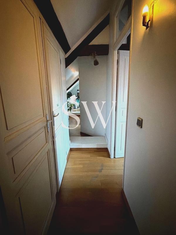 Maison - 200 m² - 9 pièces