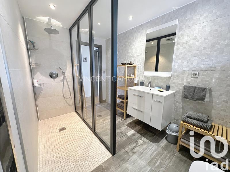 Maison - 221 m² - 7 pièces