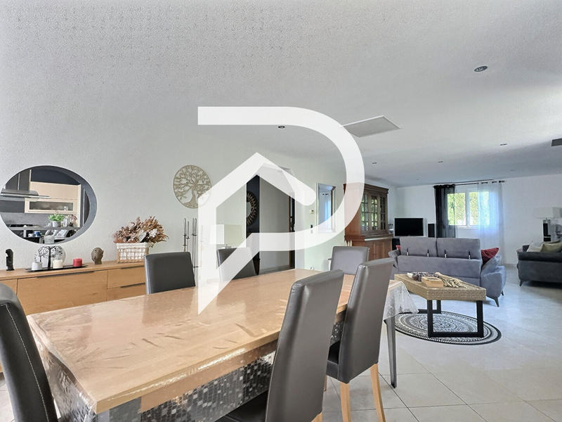 Maison - 200 m² - 7 pièces