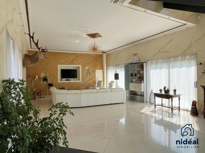 Maison - 450 m² - 10 pièces