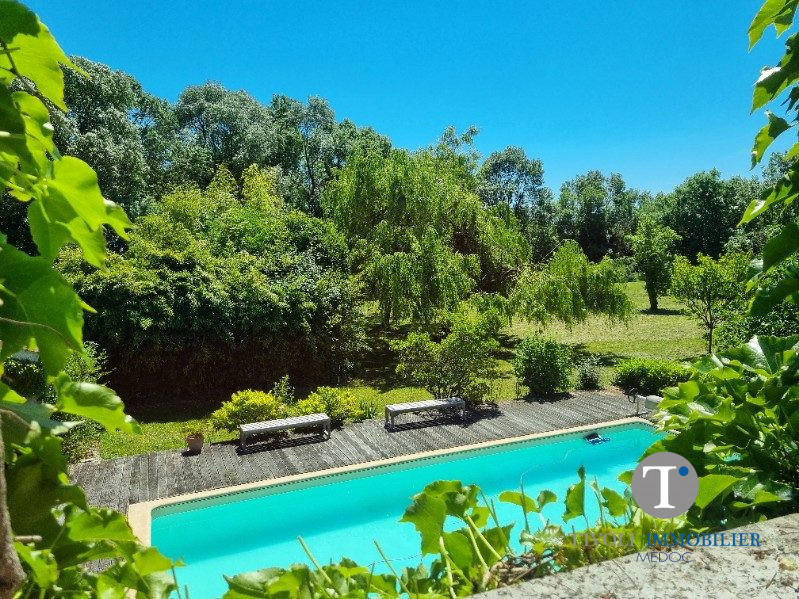 Maison - 431 m² - 9 pièces