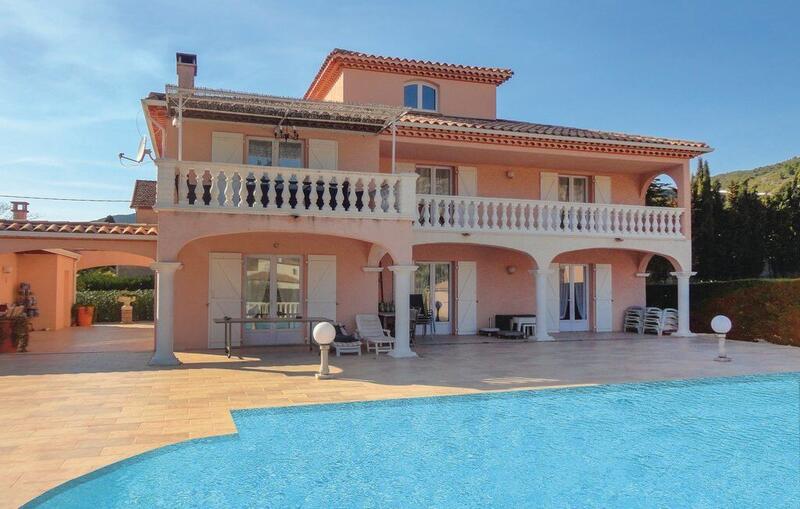 Villa - 256 m² - 9 pièces