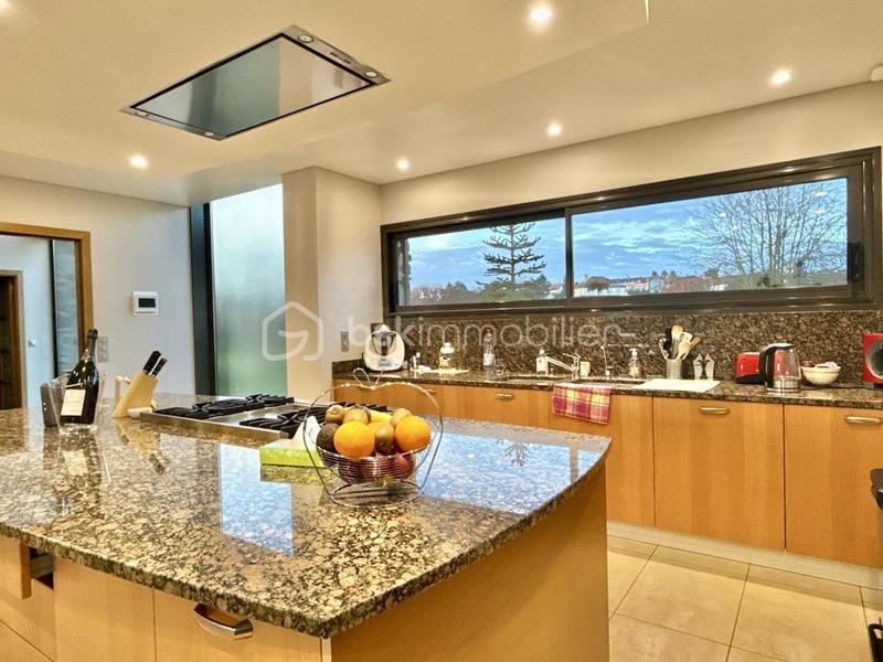 Villa - 365 m² - 9 pièces