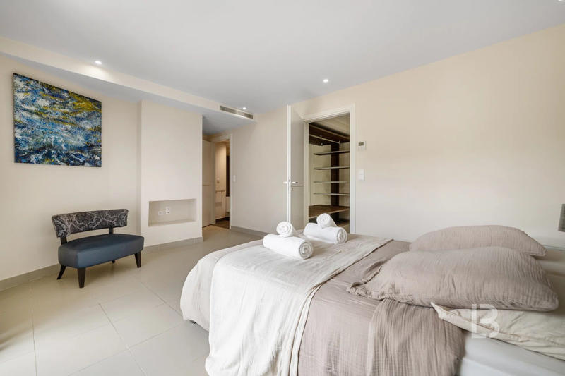 Maison - 588 m² - 8 pièces