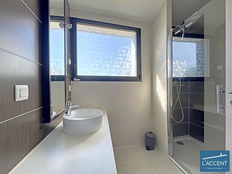 Maison - 185 m² - 7 pièces