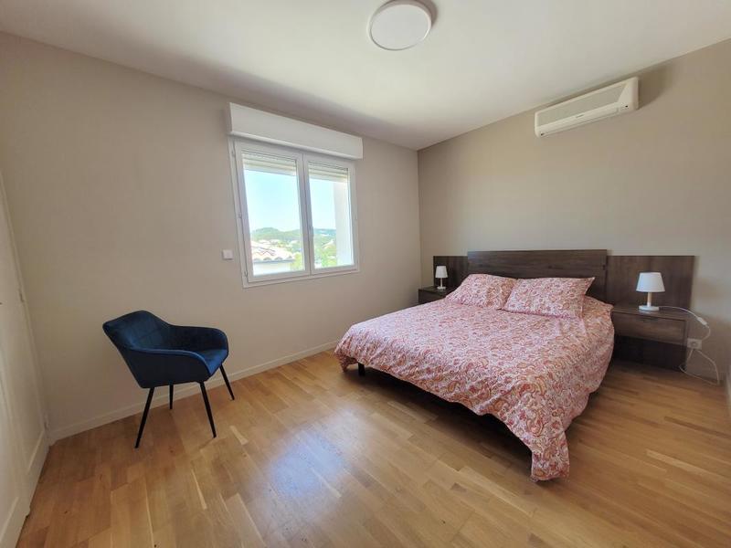 Maison - 256 m² - 8 pièces