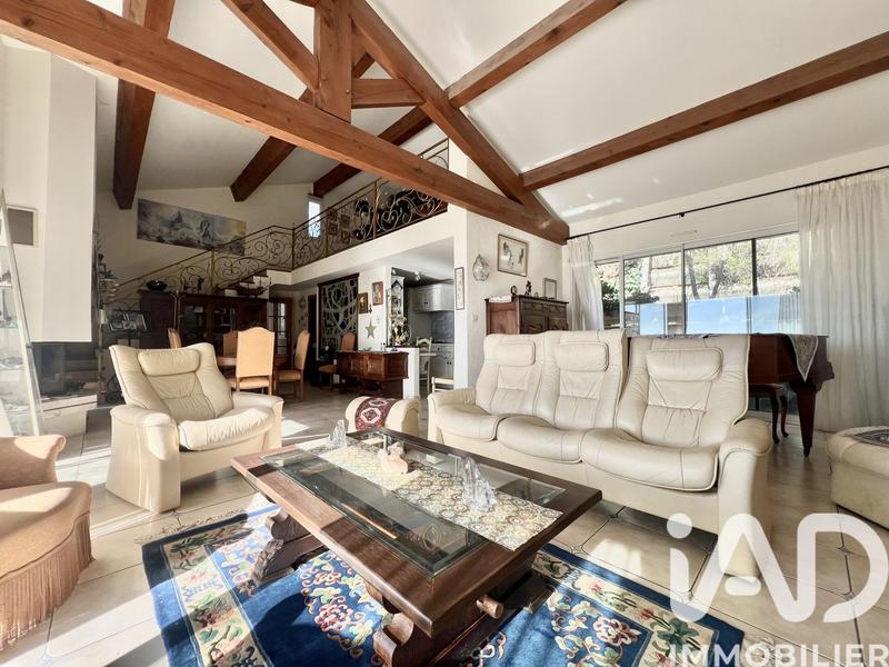 Maison - 260 m² - 7 pièces