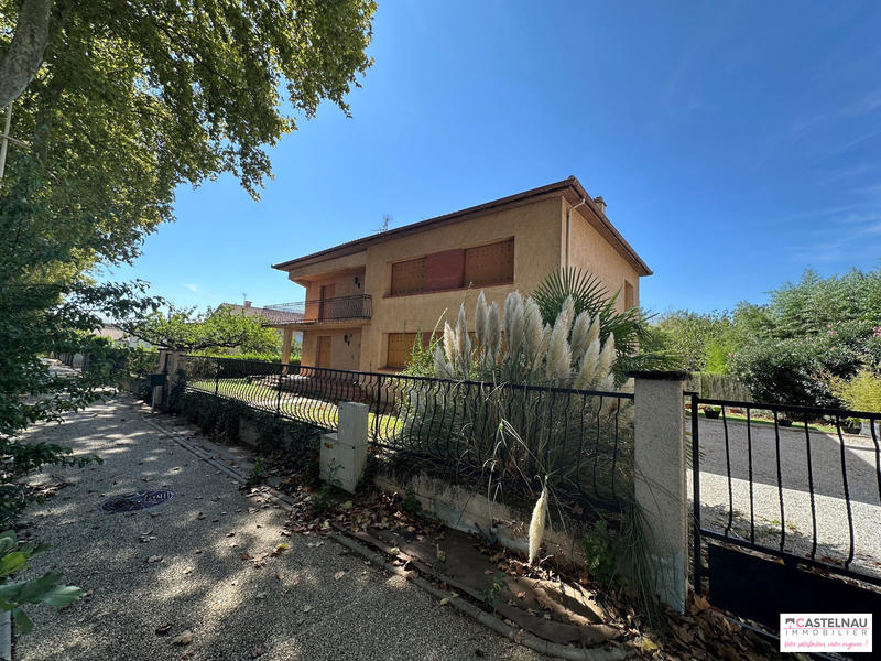 Maison traditionnelle - 214 m² - 7 pièces