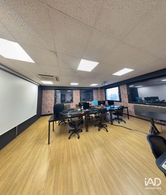 Local commercial - 592 m²