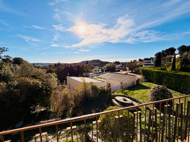 Maison - 260 m² - 5 pièces