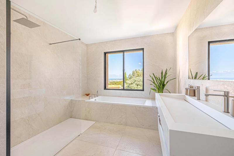 Maison - 375 m² - 10 pièces