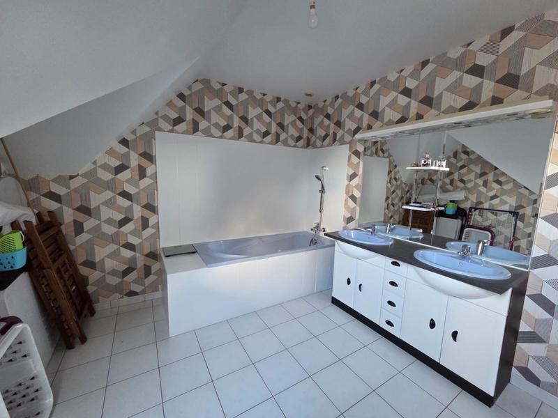 Maison - 144 m² - 5 pièces