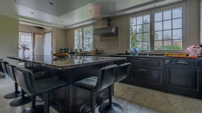 Maison - 224 m² - 6 pièces