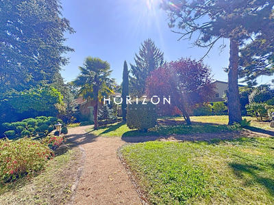 Maison ancienne - 205 m² - 8 pièces