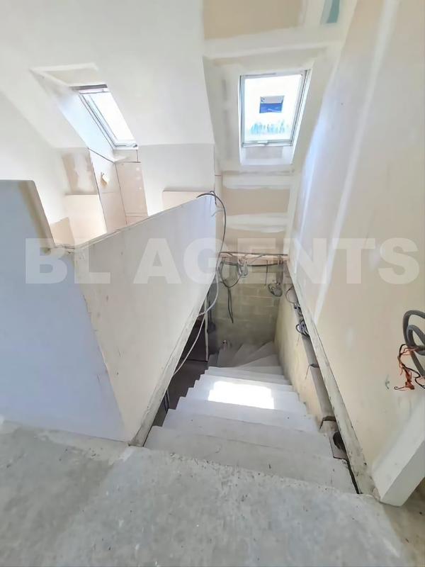 Maison - 180 m² - 8 pièces