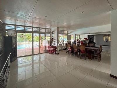 Maison - 211 m² - 5 pièces