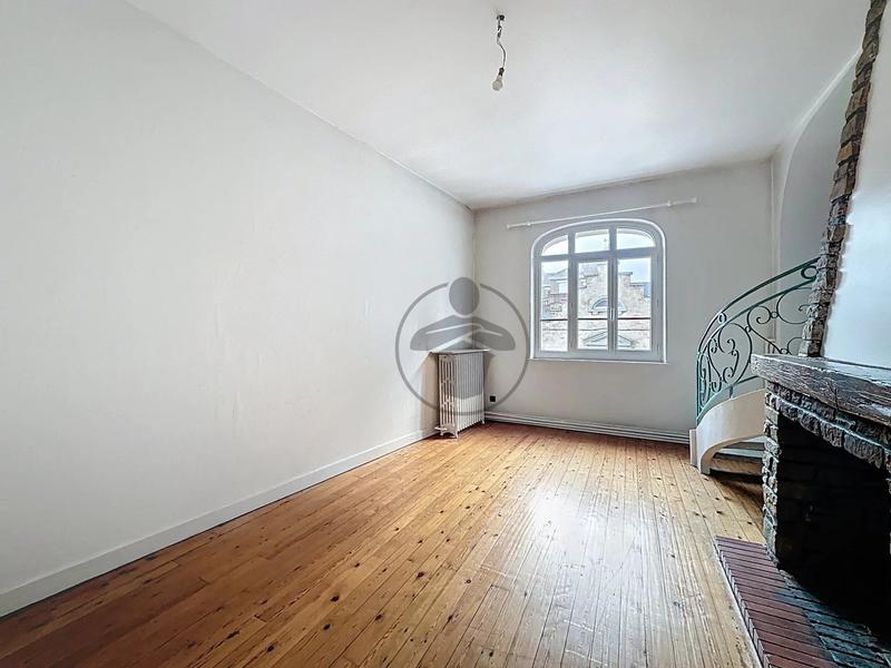 Immeuble - 131 m² - 9 pièces