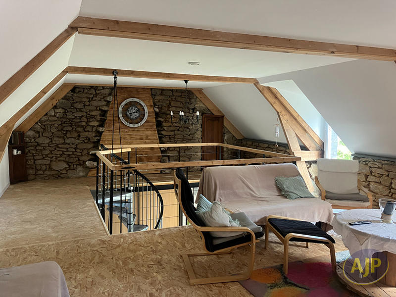 Maison - 180 m² - 8 pièces