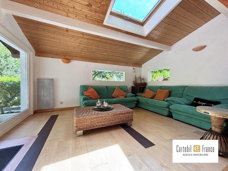 Villa - 251 m² - 8 pièces