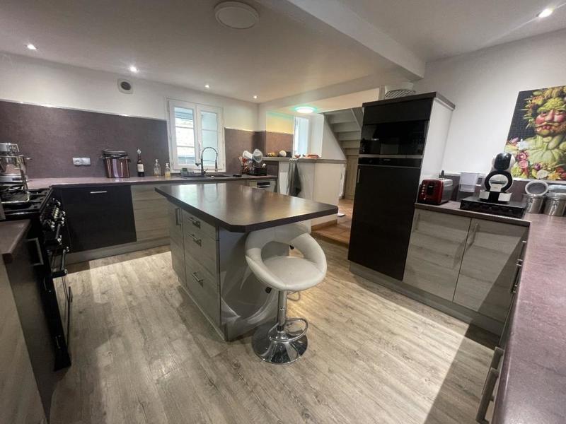 Maison - 224 m² - 9 pièces