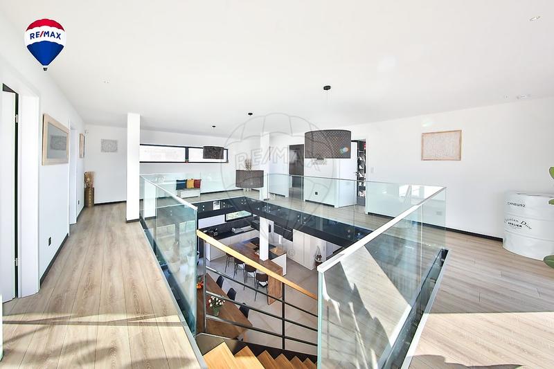 Maison - 348 m² - 7 pièces