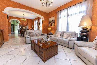 Maison - 295 m² - 8 pièces