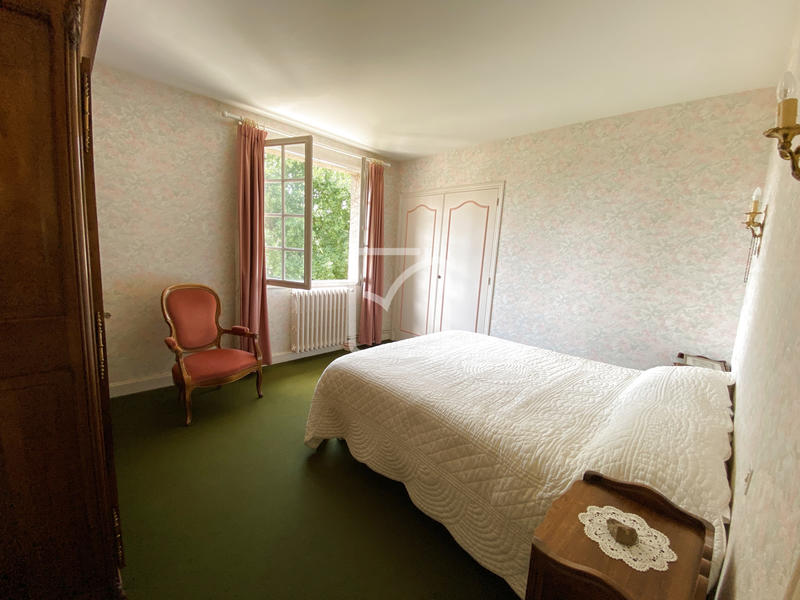 Propriété - 250 m² - 11 pièces