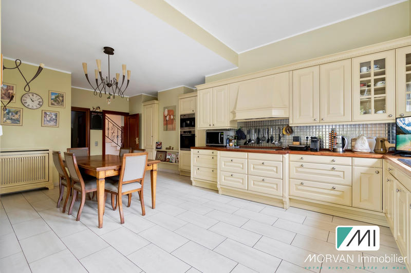 Maison - 365 m² - 12 pièces